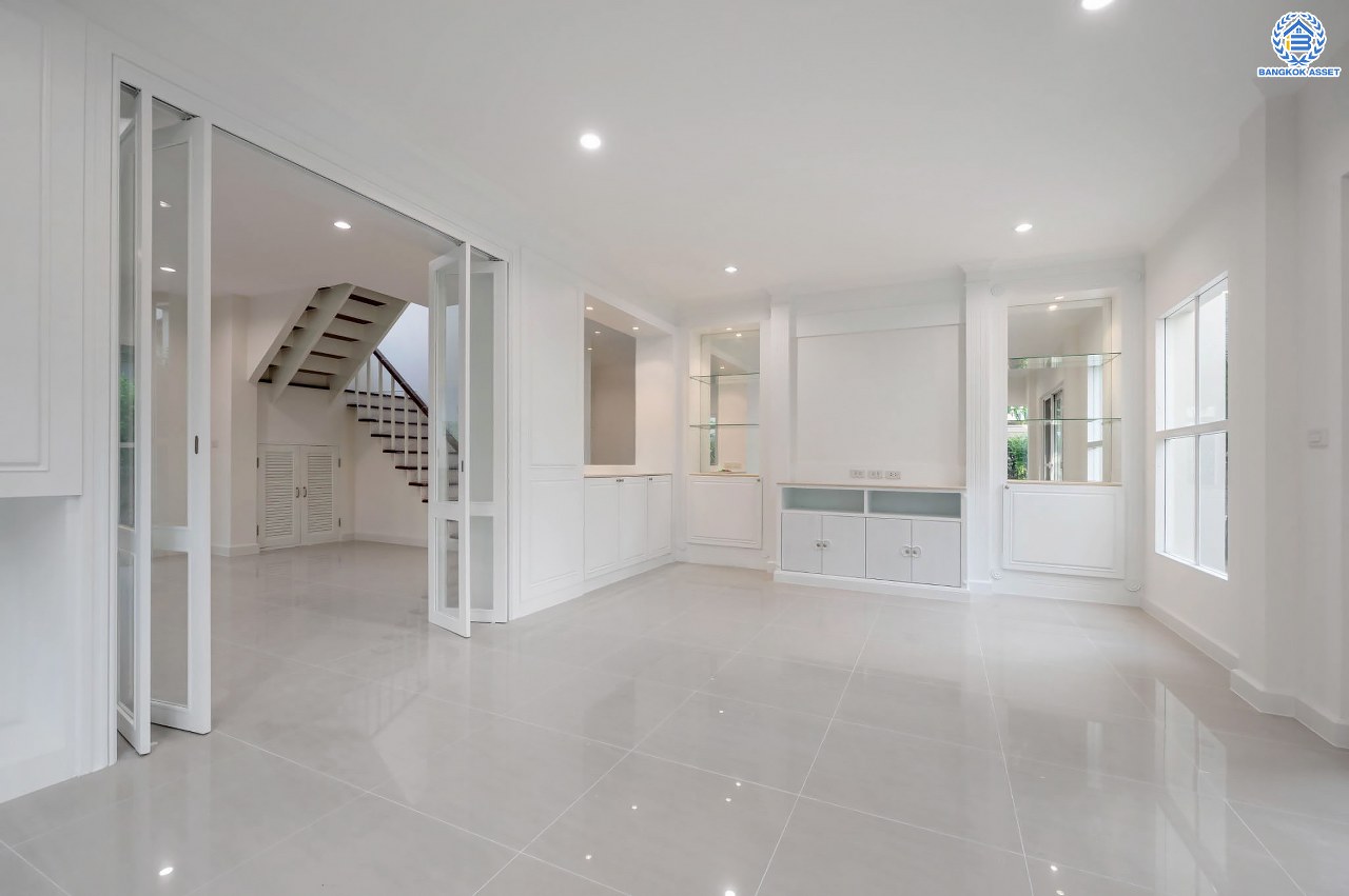 บ้านมือสองตกแต่งใหม่ โครงการ คาซ่าแกรนด์ รัตนาธิเบศร์-ราชพฤกษ์ บ้านเดี่ยวจากแบรนด์ Q.House เนื้อที่ 68 ตร.ว. ฟังก์ชัน 3 ห้องนอน 4 ห้องน้ำ 1 ห้องแม่บ้าน จอดรถได้ถึง 2 คัน พร้อม Facilities ครบครัน บนทำเลเดินทางสะดวก ติดถนนราชพฤกษ์ ใกล้เซ็นทรัลเวสต์เกต และรถไฟฟ้าสายสีม่วง "สถานีบางรักใหญ่"